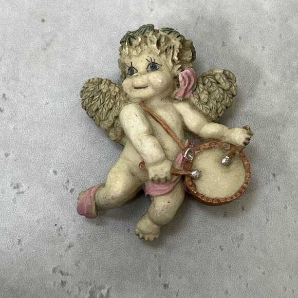 Artmark MAGNET Vintage ANGEL Cherub with Drum Cream‎ with Pink Accents - Picture 1 of 2